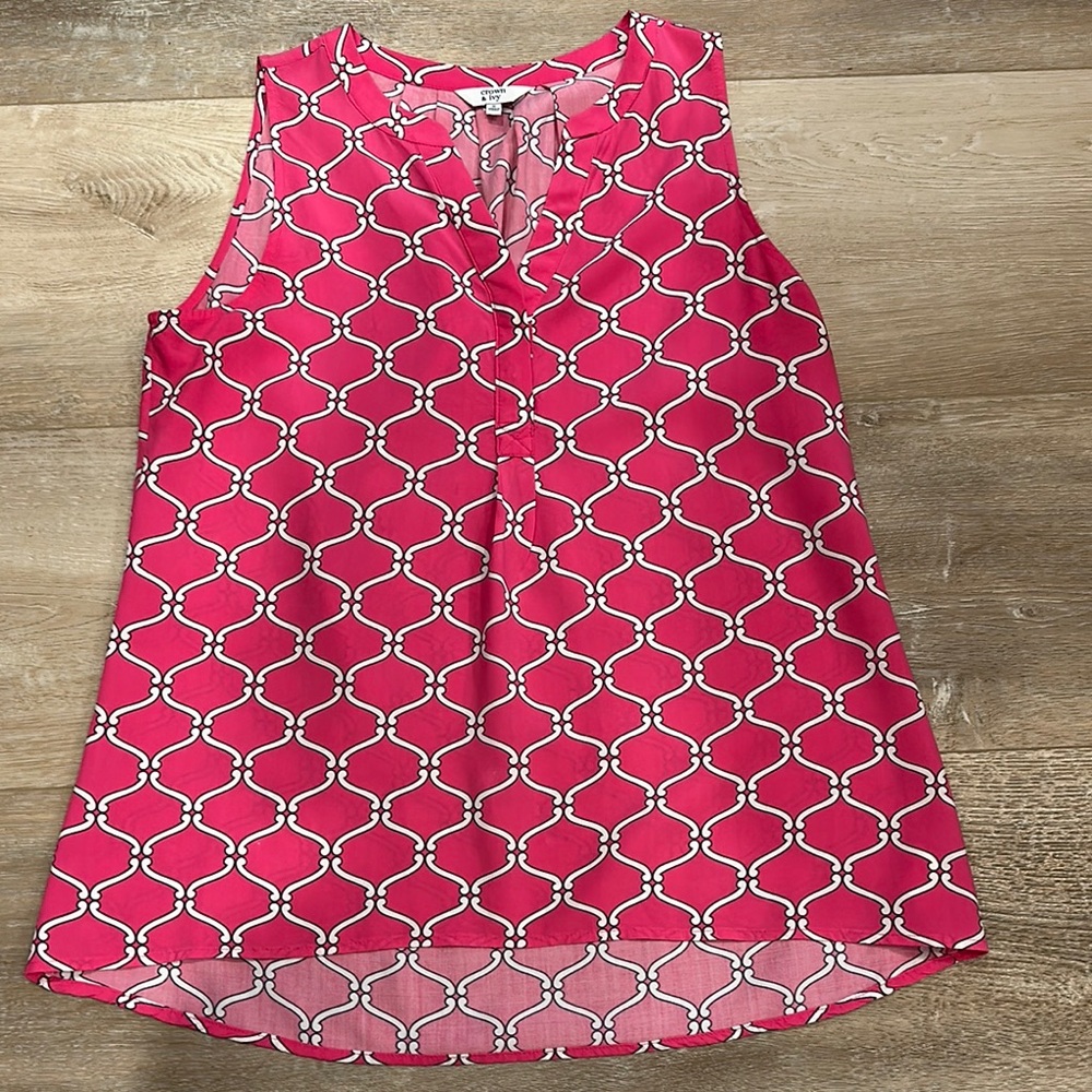 Crown & Ivy Pink Sleeveless Blouse with Geometric Pattern Sz S